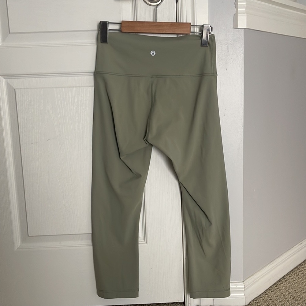Lululemon Wunder Under Crop (Hi-Rise) *Full-On Luxtreme 21" - Picture 2 of 2